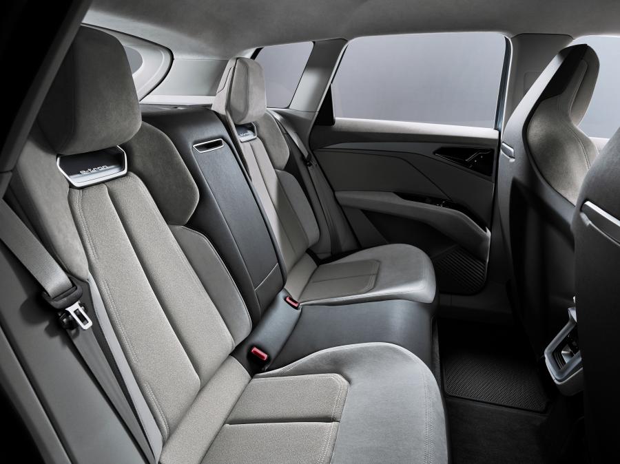 Интерьер Audi Q4 e-tron Concept 2019 года  (фото 24 из 28)